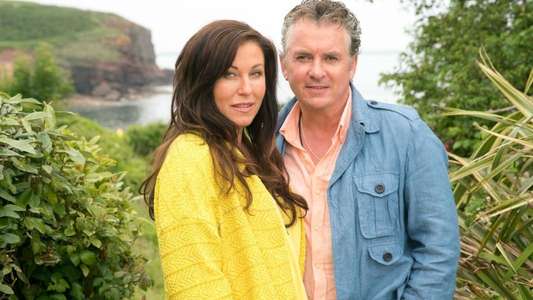 Kat & Alfie: Redwater - Backdrop