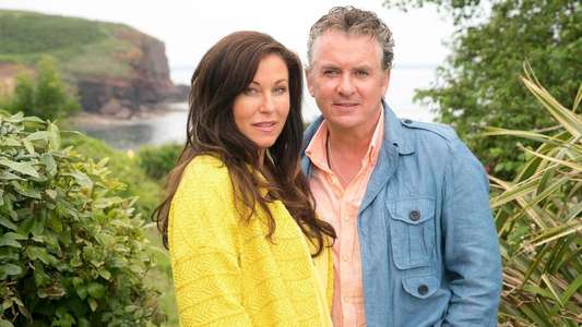 Kat & Alfie: Redwater - Backdrop