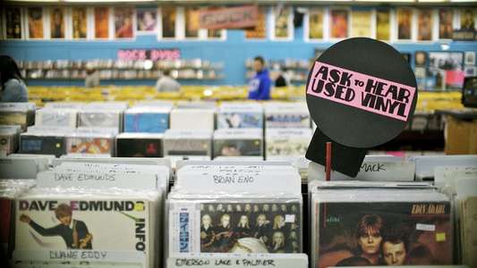 Soundtracks: Songs That Defined History - Backdrop