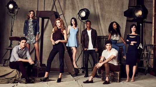 Famous in Love - Backdrop