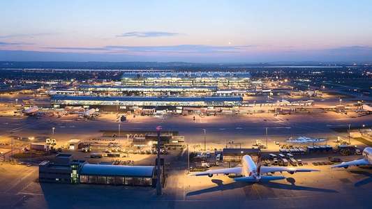 Britain's Busiest Airport: Heathrow - Backdrops