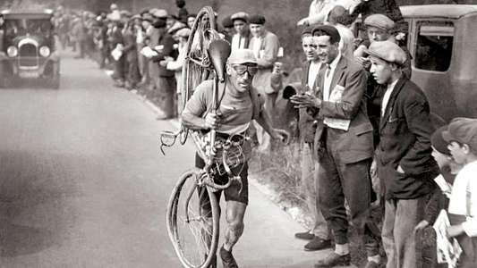 The Tour: The Legend of the Race - Backdrop