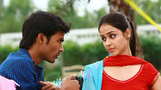 Uthama Puthiran - Backdrop