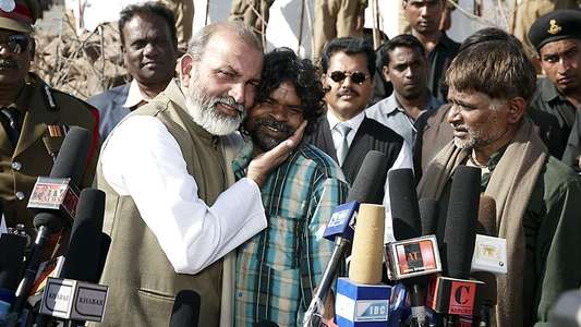 PEEPLI [Live] - Backdrop