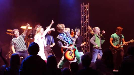 Ella and Friends 2 - Paterock - Backdrop