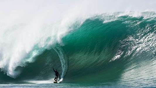 Riding Giants - Backdrop