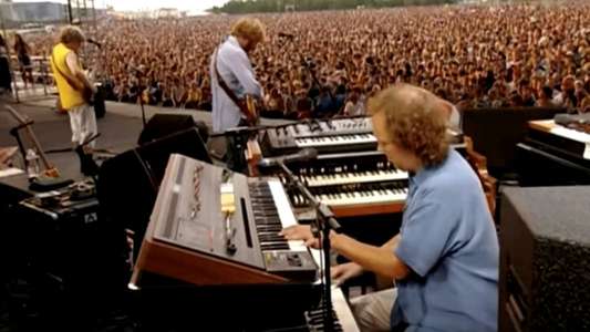 Phish: IT - Backdrop