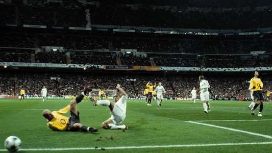 Goal! II: Living the Dream - Backdrop