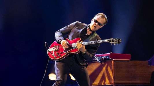 Joe Bonamassa: Live from the Royal Albert Hall - Backdrop