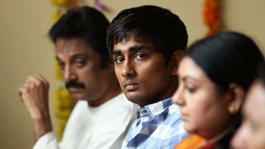 Kadhalil Sodhappuvadhu Yeppadi - Backdrops