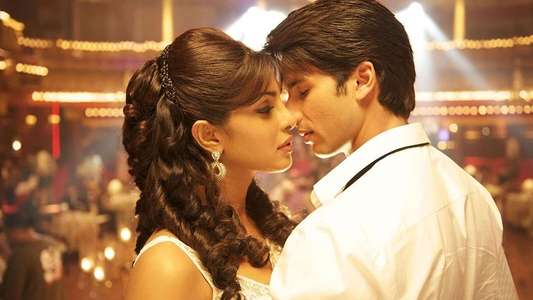 Teri Meri Kahaani - Backdrop