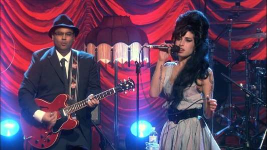 Amy Winehouse : I Told You I Was Trouble (Live in London) - Backdrop