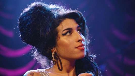 Amy Winehouse : I Told You I Was Trouble (Live in London) - Backdrop