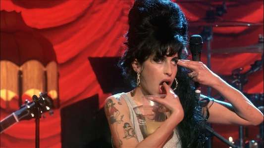 Amy Winehouse : I Told You I Was Trouble (Live in London) - Backdrop