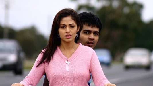 Unnale Unnale - Backdrop