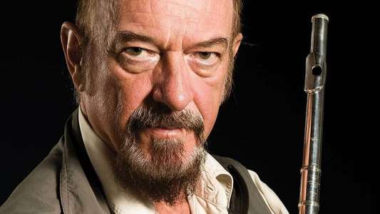 Jethro Tull: Live at Montreux 2003 - Backdrop