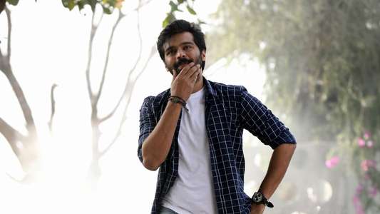 Katha Kanchiki Manam Intiki - Backdrops
