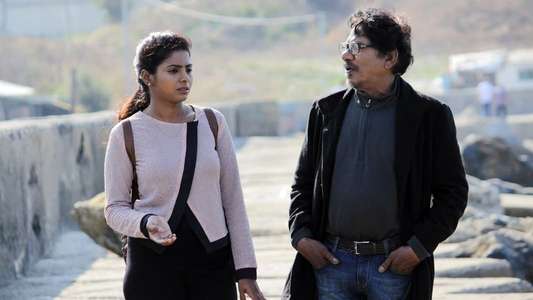 Meendum Oru Mariyathai - Backdrop