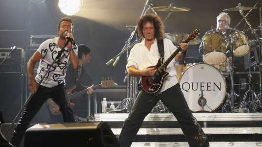 Queen + Paul Rodgers: Super Live In Japan - Backdrop