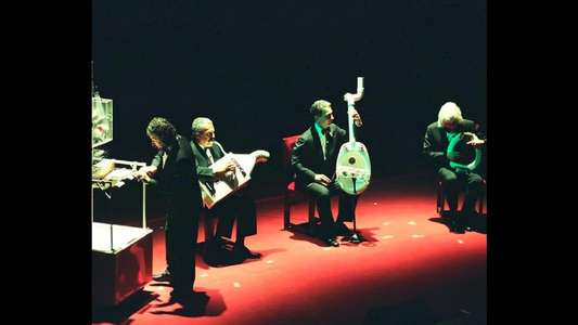 Les Luthiers: Todo por que rías - Backdrop