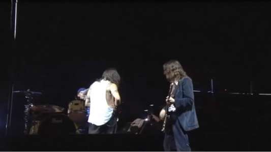 Red Hot Chili Peppers : Live at Fuji Rock Festival 2006 - Backdrop