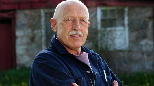 The Incredible Dr. Pol - Backdrops