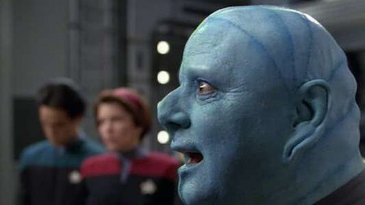Star Trek: Voyager - Backdrop