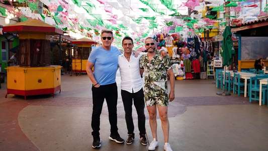 Gordon  Gino and Fred: Road Trip - Backdrop