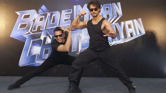 Bade Miyan Chote Miyan - Backdrop