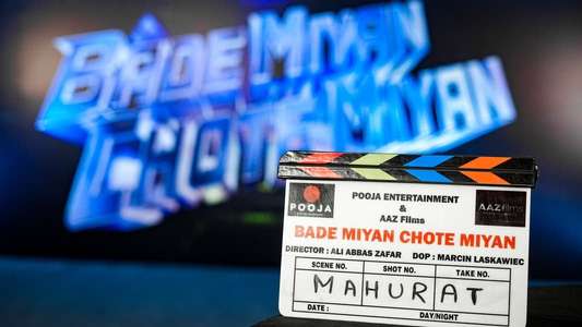 Bade Miyan Chote Miyan - Backdrop