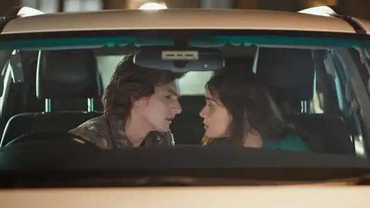 Jab Mila Tu - Backdrops