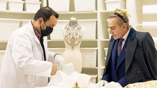 High & Low – John Galliano - Backdrops