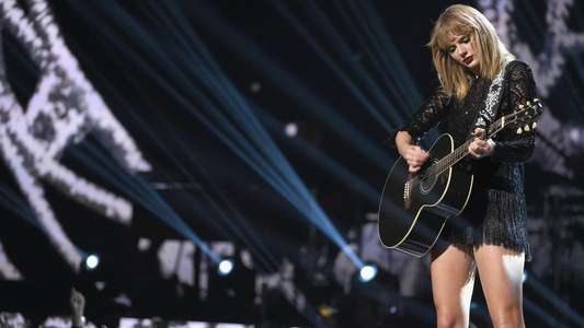Taylor Swift: Super Saturday Night Concert - Backdrop