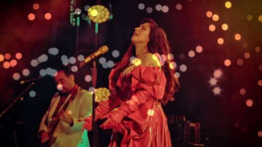 Mon Laferte  te amo - Backdrops