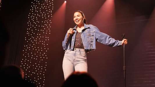 Whitney Cummings: Jokes - Backdrops