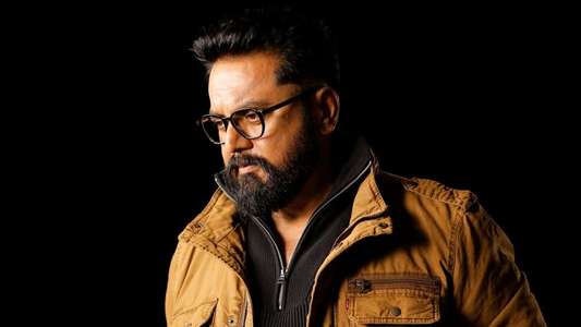 Mazhai Pidikkatha Manithan - Backdrops