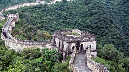 One man's mission to walk the Great Wall of China with a drone - Backdrops