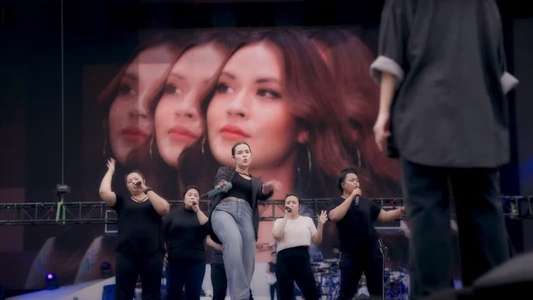 Harta Tahta Raisa - Backdrops