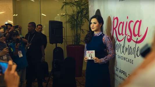 Harta Tahta Raisa - Backdrops