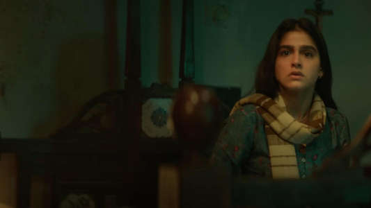 Ennu Swantham Punyalan - Backdrops