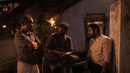 Narayaneente Moonnanmakkal - Backdrops