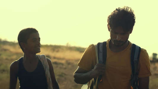 Nodidavaru Enanthare - Backdrops