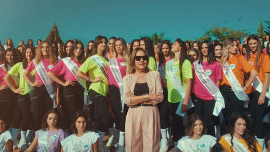Miss Italia Mustn't Die - Backdrops