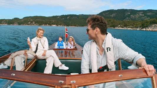 Victoria Must Go - Backdrops