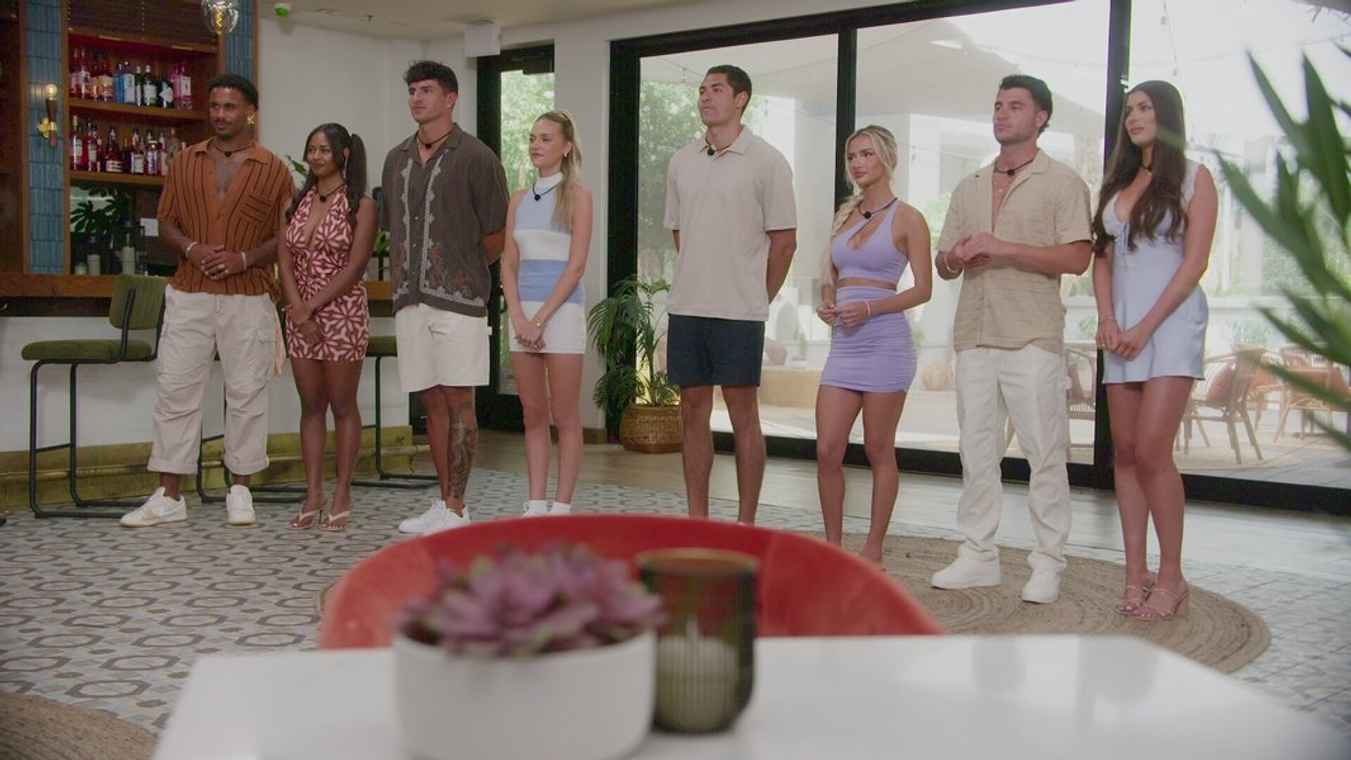 Sneaky Links: Dating After Dark