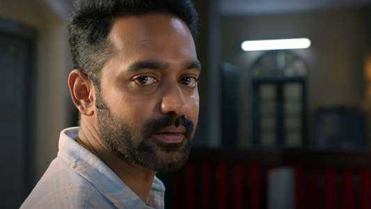 Aabhyanthara Kuttavaali - Backdrops
