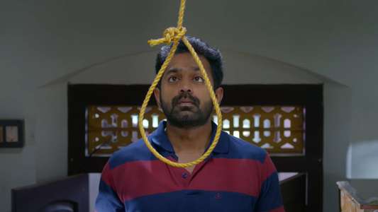 Aabhyanthara Kuttavaali - Backdrops