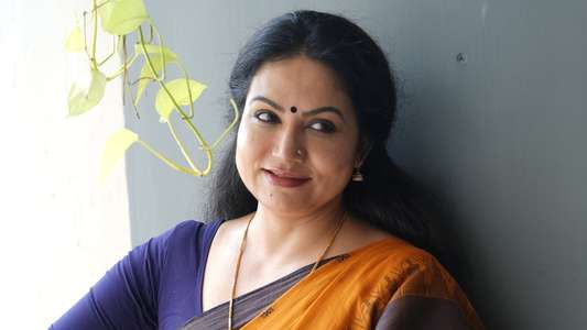 Raveendra Nee Evide? - Backdrops