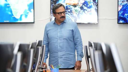 Raveendra Nee Evide? - Backdrops
