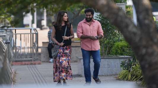 Raveendra Nee Evide? - Backdrops